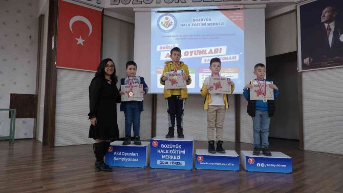 Bozüyük’te Akıl Oyunları Şampiyonası’nda Dereceye Girenler Ödüllerini Aldı