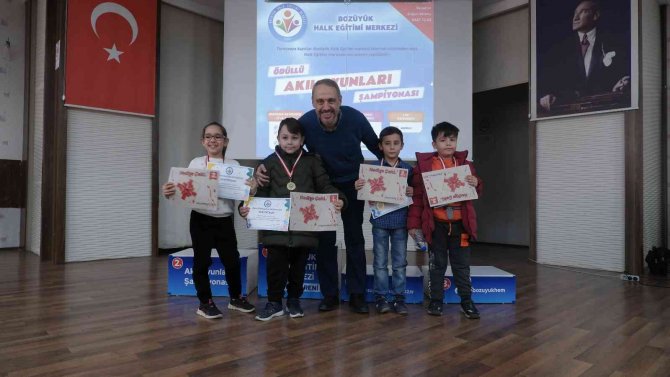 Bozüyük’te Akıl Oyunları Şampiyonası’nda Dereceye Girenler Ödüllerini Aldı