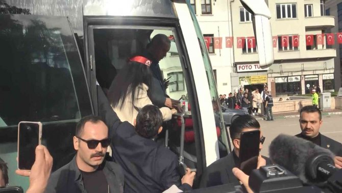 Erdoğan Kitabını İmzaladı, Genç Kız Gözyaşlarına Boğuldu