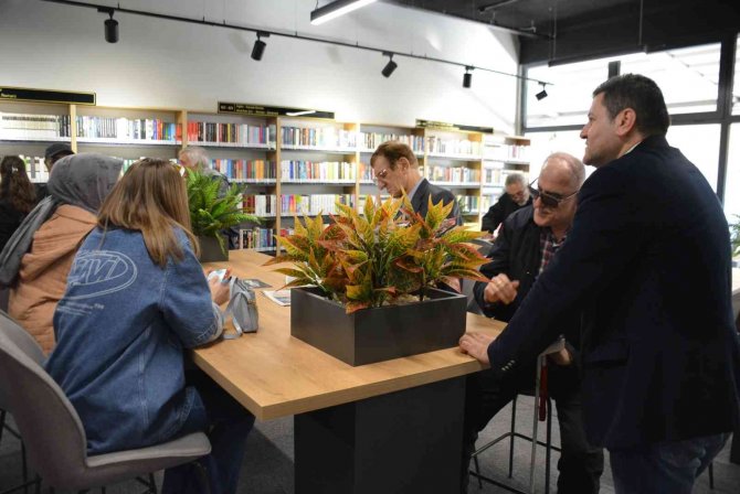 Chp Lideri Kemal Kılıçdaroğlu Kütüphane Açılışı İçin Kocaeli’de