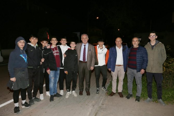 Başkan Aygün Esnaf Ve Gençlerle Projelerinden Bahsetti