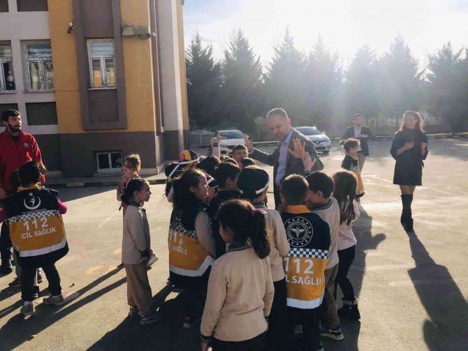 Öğrenciler Dr. Yılmaz’ı Soru Yağmuruna Tuttu