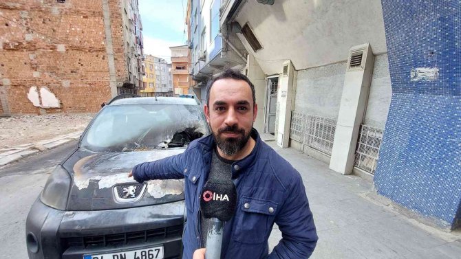 Esenler’de Madde Bağımlısı Şahıs Aracı Yakıp Kaçtı