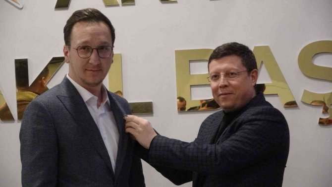 İ̇yi̇ Partili Belediye Meclis Üyesi Daha Ak Parti Üyesi Oldu