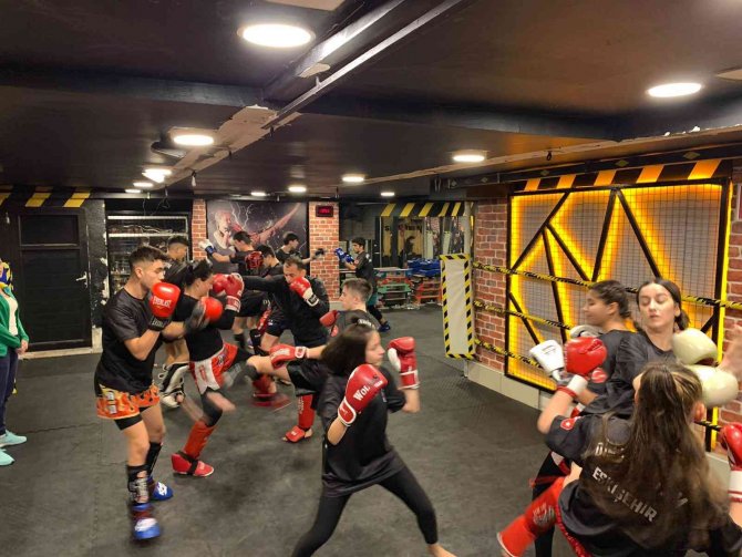 Kick Boks Türkiye Şampiyonasına Katılacak 19 Sporcunun Hedefi Milli Takıma Girmek