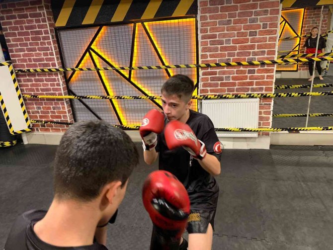 Kick Boks Türkiye Şampiyonasına Katılacak 19 Sporcunun Hedefi Milli Takıma Girmek