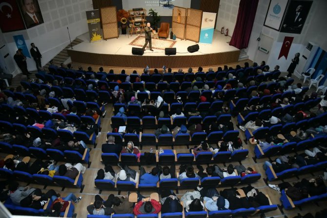 Prof. Dr. Nurullah Genç Tecrübelerini Gençlerle Paylaştı