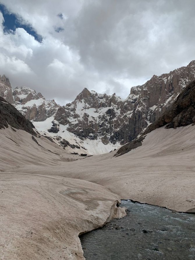 Yüksekovalı Dağcı, İlk Kez Ocak Ayında Cennet-cehennem Vadisi’ne Çıktı