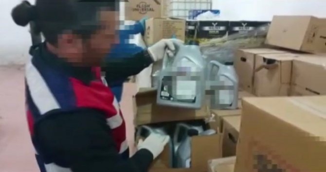 Jandarma’dan Kaçak Motor Yağı Operasyonu: 70 Bin Litre Ele Geçirildi