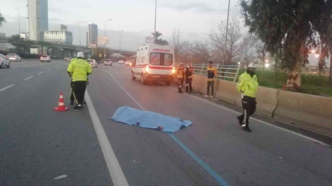 İ̇zmir’de Ölümlü Kaza: Çarpan Araç Sürücüsü Durmadı