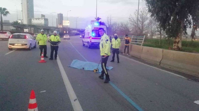 İ̇zmir’de Ölümlü Kaza: Çarpan Araç Sürücüsü Durmadı