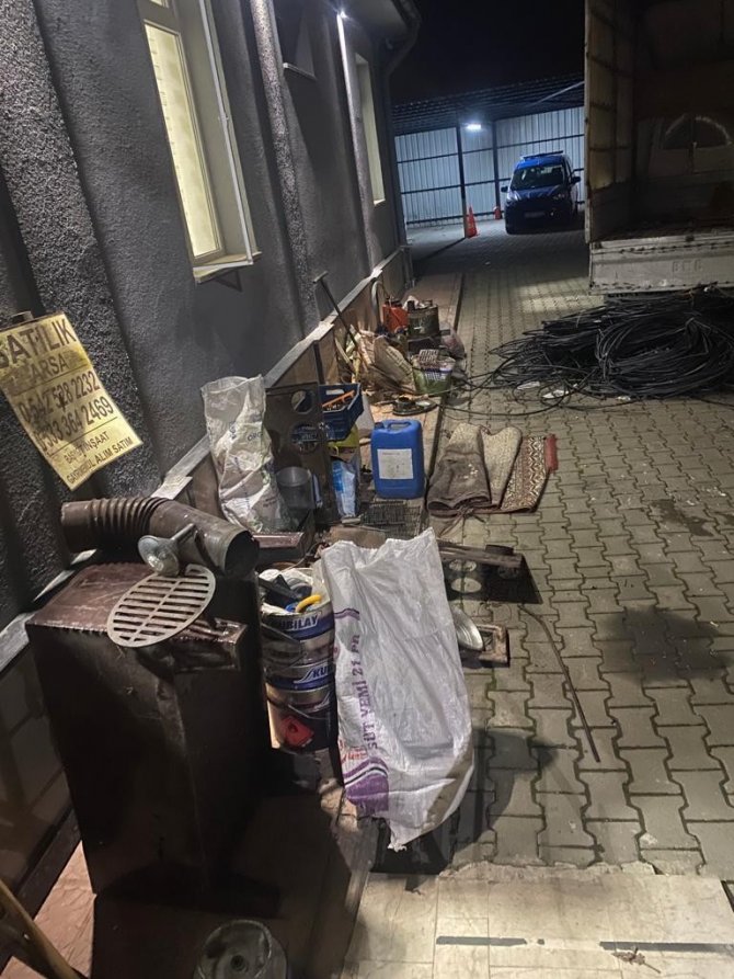 Jandarma, Kırsal Mahallelerden Hırsızlık Yapan Çeteyi Kıskıvrak Yakaladı