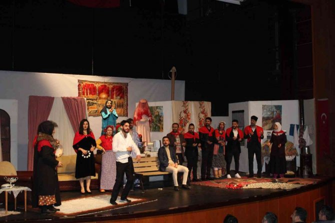 Kahta’da “Senin Annen Bir Melekti Yavrum” Tiyatro Oyunu Sergilendi