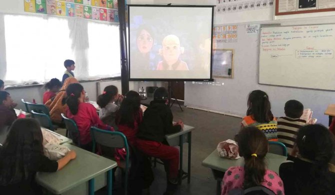 Yurt Öğrencileri El Emekleri İle Gönülleri Isıttı