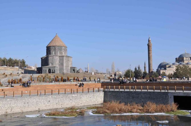 Kars’ta Ocak Ayında Bahar Havası Yaşanıyor