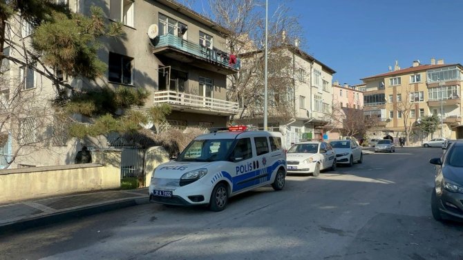 İ̇kamette Çıkan Yangında 1 Kişi Hastaneye Kaldırıldı