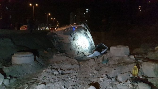 Yoldan Çıkan Minibüs Devrildi: 1 Ağır Yaralı