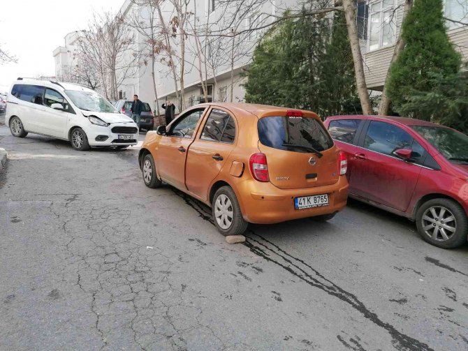 Hafif Ticari Araç İle Otomobil Kafa Kafaya Çarpıştı: 1 Yaralı
