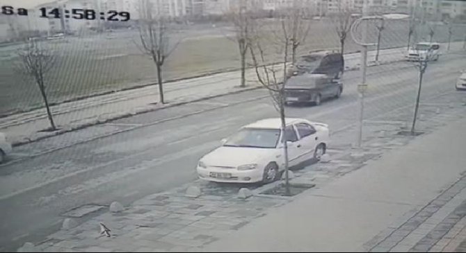 El Freni Çekilmeyi Unutulan Araç Paniğe Neden Oldu