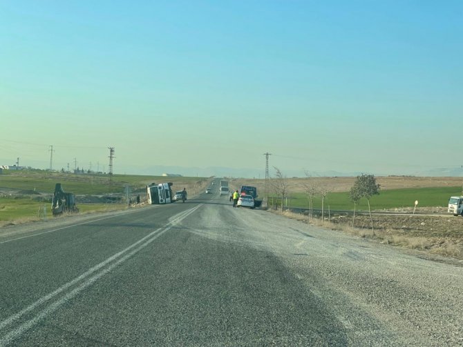 Mardin’de Devrilen Kamyonun Şoförü Yaralandı