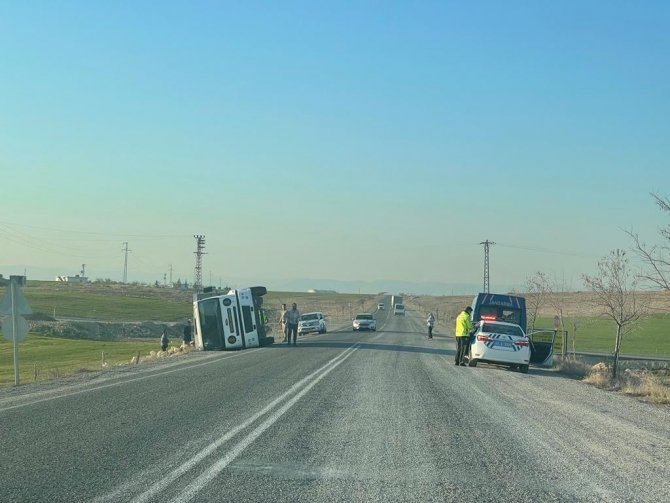 Mardin’de Devrilen Kamyonun Şoförü Yaralandı
