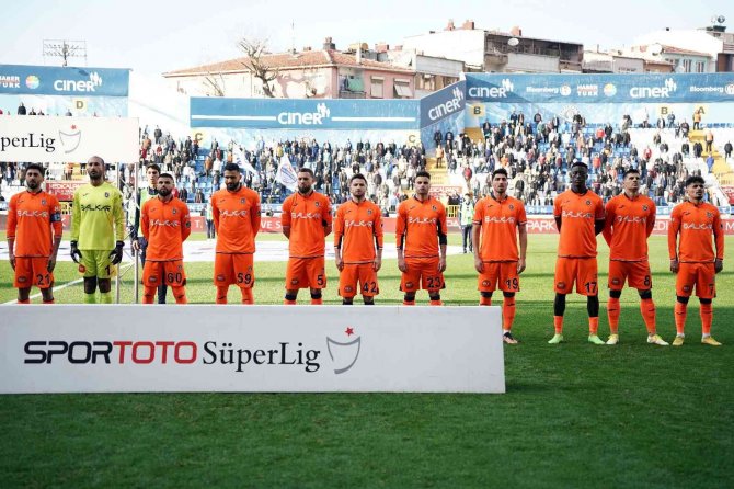 Emre Belözoğlu’ndan Kadroda 5 Değişiklik