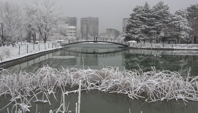 Kar Değil Kırağı Yağdı