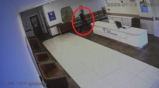 Bursa’da Hava Soğuk Diye Hastanede Kalan Evsiz Şahıs, Bilgisayarları Çaldı