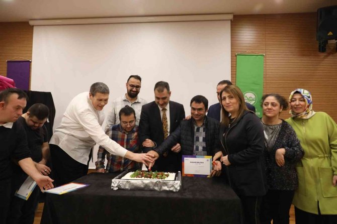 Mutlulukları Gözlerine Yansıdı