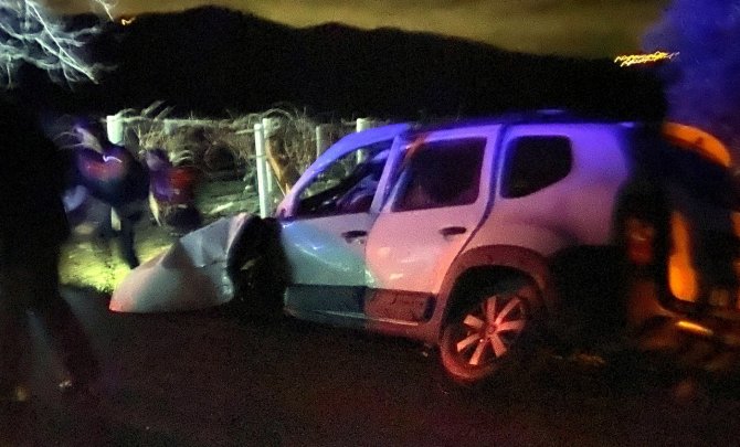 Otomobil Ağaca Çarptı: Araçta Sıkışan Sürücü Ağır Yaralandı