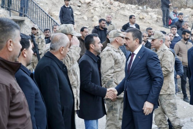 Siirt Valisi Hacıbektaşoğlu, Çıkan Kavgada Ölen Güvenlik Korucusunun Ailesiyle Bir Araya Geldi
