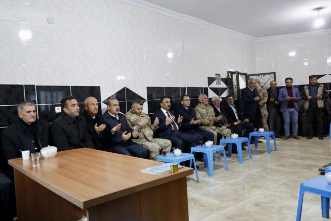 Siirt Valisi Hacıbektaşoğlu, Çıkan Kavgada Ölen Güvenlik Korucusunun Ailesiyle Bir Araya Geldi