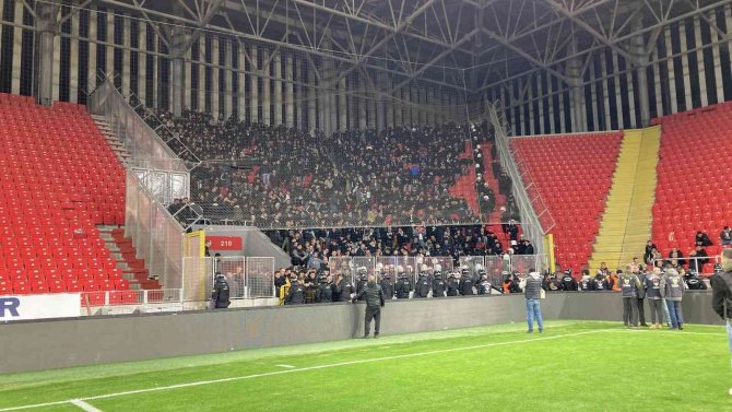 Olaylı Göztepe-altay Derbisinin 18 Sanığına Tahliye