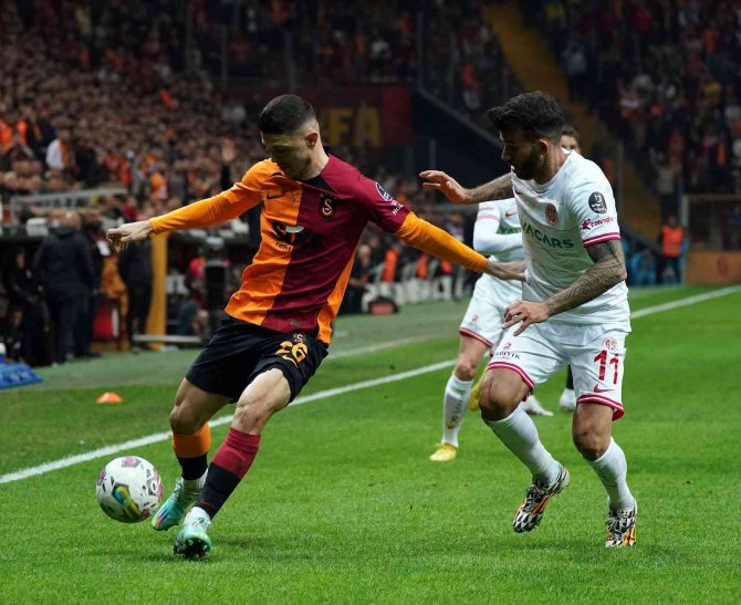 Spor Toto Süper Lig: Galatasaray: 0 - Antalyaspor: 0 (İ̇lk Yarı)
