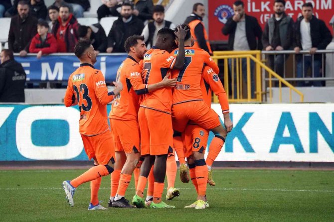 Spor Toto Süper Lig: Kasımpaşa: 1 - Medipol Başakşehir: 3 (Maç Sonucu)
