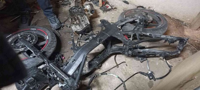 Sultanbeyli’de Park Halindeki Aracı Kundaklayan Şahıs Tutuklandı