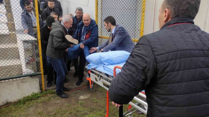 Tribünde Kalp Krizi Geçiren Bandırmasporlu Taraftar Hastanede Yaşamını Yitirdi.