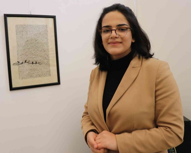 Van’da 57 Kez Ameliyat Olan Genç Kızdan Kaligrafi Sergisi