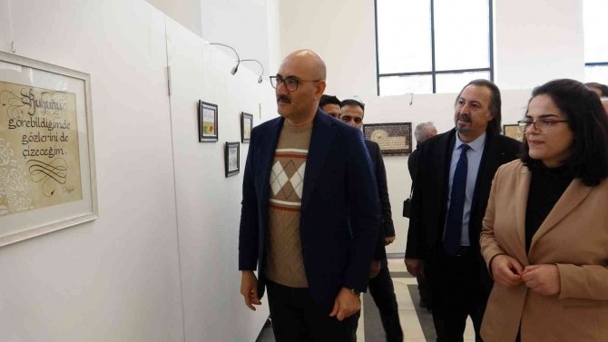 Van’da 57 Kez Ameliyat Olan Genç Kızdan Kaligrafi Sergisi