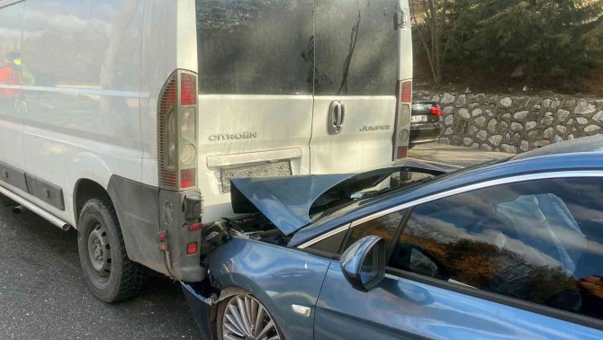 Zincirleme Trafik Kazasında 4 Kişi Yaralandı