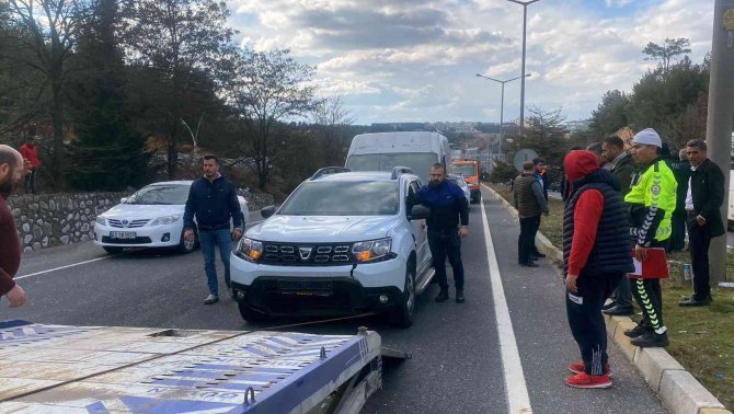 Zincirleme Trafik Kazasında 4 Kişi Yaralandı