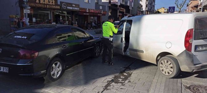 Tali Yoldan Çıktı, Kaza Yaptı: 1 Yaralı