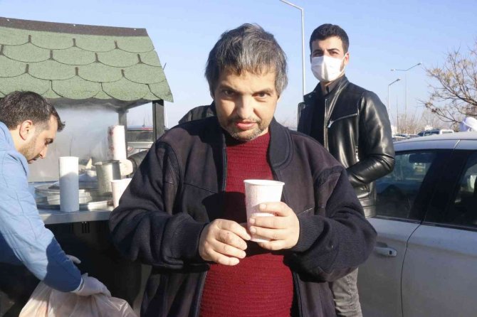 Türkiye’de 33 İlden Büyük Kayapınar İlçesinden İhtiyaç Sahibi Vatandaşlarına Destek Paketleri