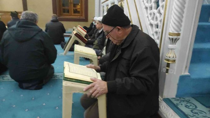 Adana’da Sabah Namazında Kubbeler Kuran Sesiyle İnledi
