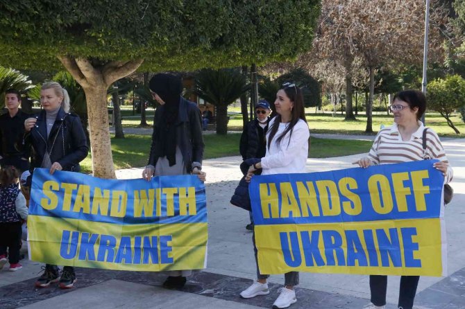 Adana’da Yaşayan Ukraynalılar, Ukrayna Birlik Günü’nü Kutladı