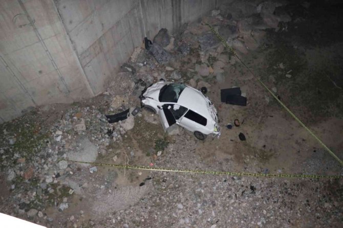 Adana’da Kontrolden Çıkan Otomobil Çakıt Çayı’na Uçtu: 1 Ölü, 2 Yaralı