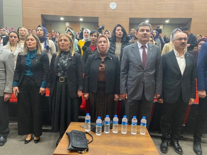 Ak Parti’den Kadınlara Eğitim