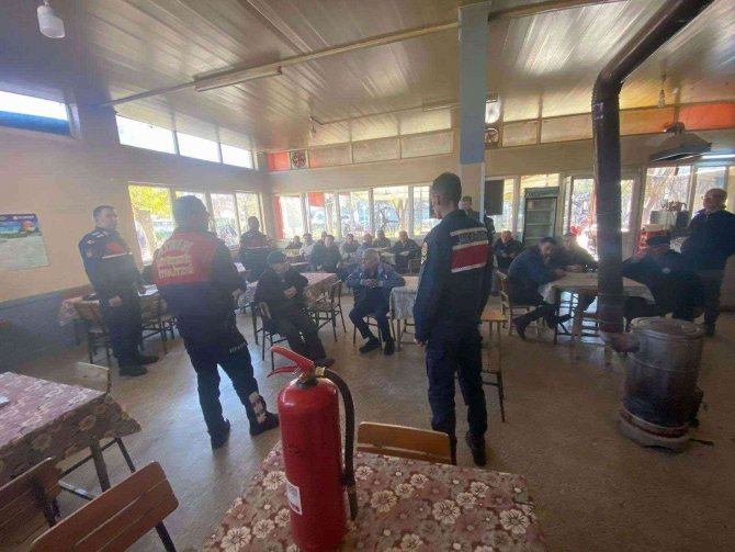 Aydın’da Jandarma Ekipleri Vatandaşları Çeşitli Konularda Bilgilendirdi