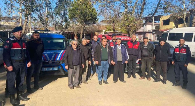 Aydın’da Jandarma Ekipleri Vatandaşları Çeşitli Konularda Bilgilendirdi