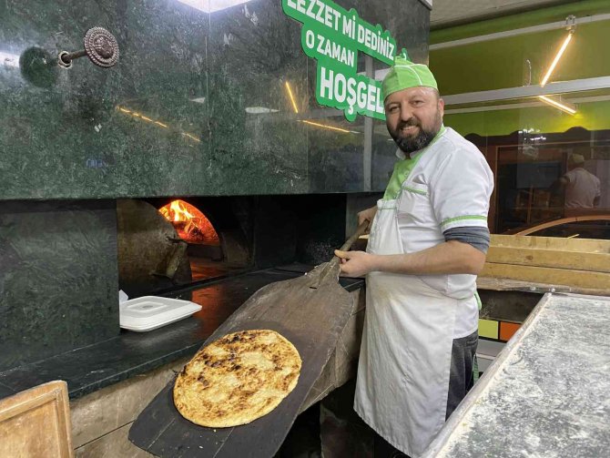 Coğrafi İşaretli Ürün ‘Künar’la Hazırlanan ‘Tahinli Pide’ Damak Çatlatıyor